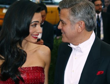 Amal-Clooney: Στην Ιταλία η πρώτη έξοδος με τα δίδυμα (βίντεο)